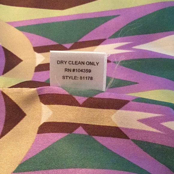 PENTA Green Silkish Jacket with Sleeveless Blouse - Picture 6 of 8